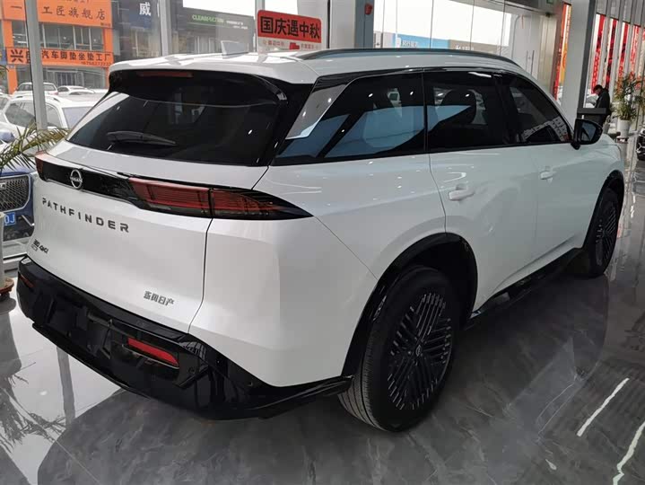 Фото 3 - Nissan Pathfinder