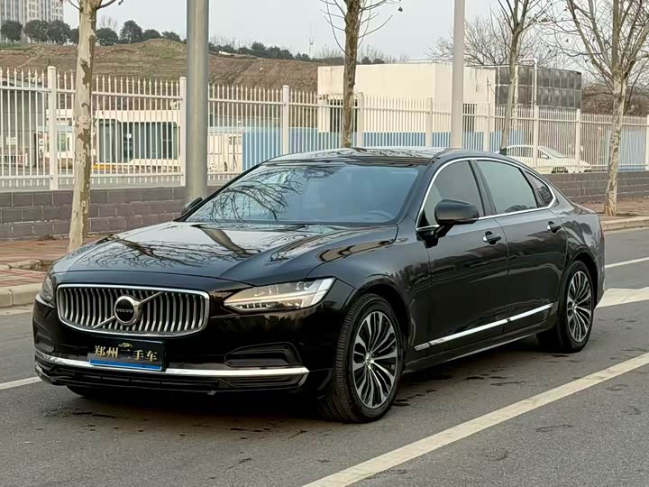 Фото 1 - Volvo S90