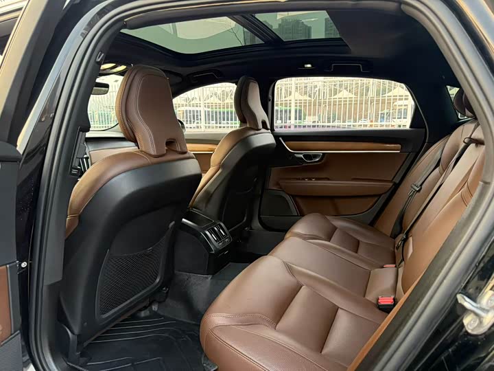 Фото 6 - Volvo S90