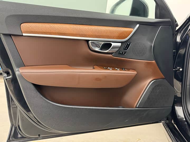 Фото 8 - Volvo S90