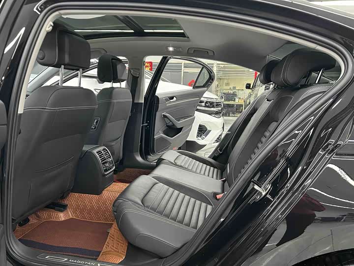 Фото 8 - Volkswagen Magotan