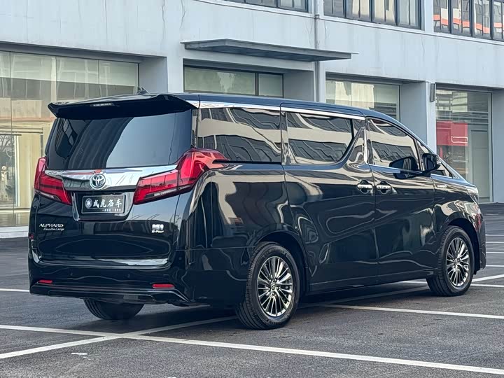 Фото 5 - Toyota Alphard