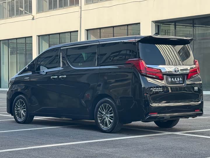 Фото 7 - Toyota Alphard