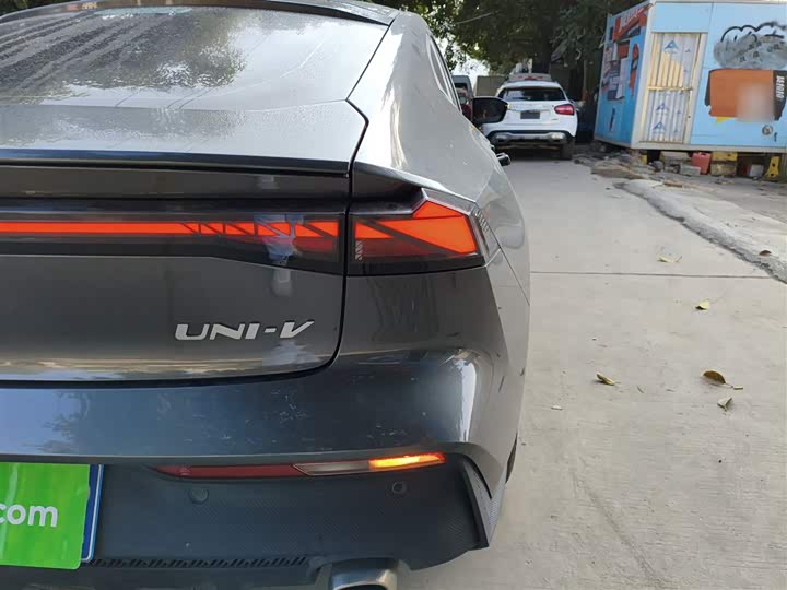 Фото 8 - Changan UNI-V