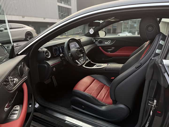 Фото 4 - Mercedes-Benz E-Class