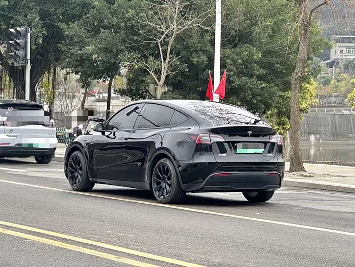 Фото 4 - Tesla Model Y