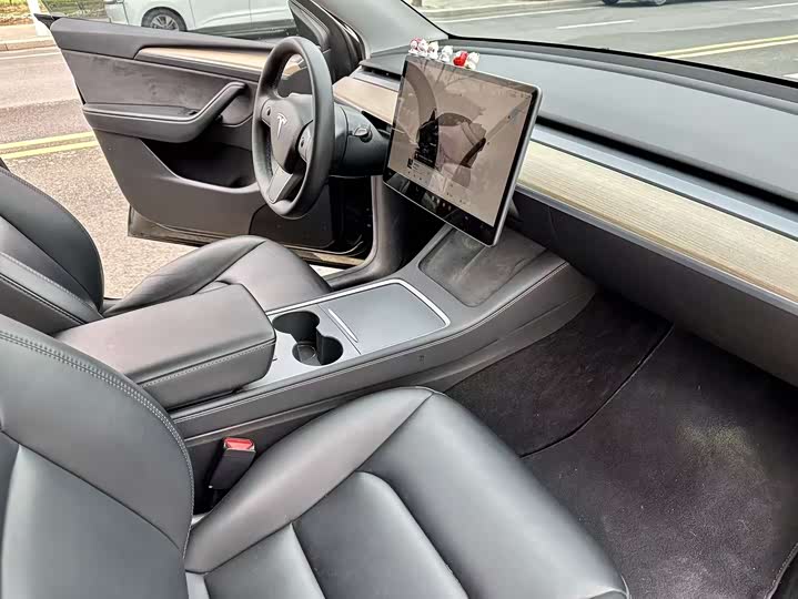 Фото 9 - Tesla Model Y