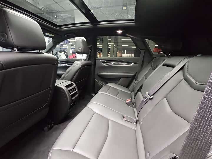 Фото 6 - Cadillac XT5