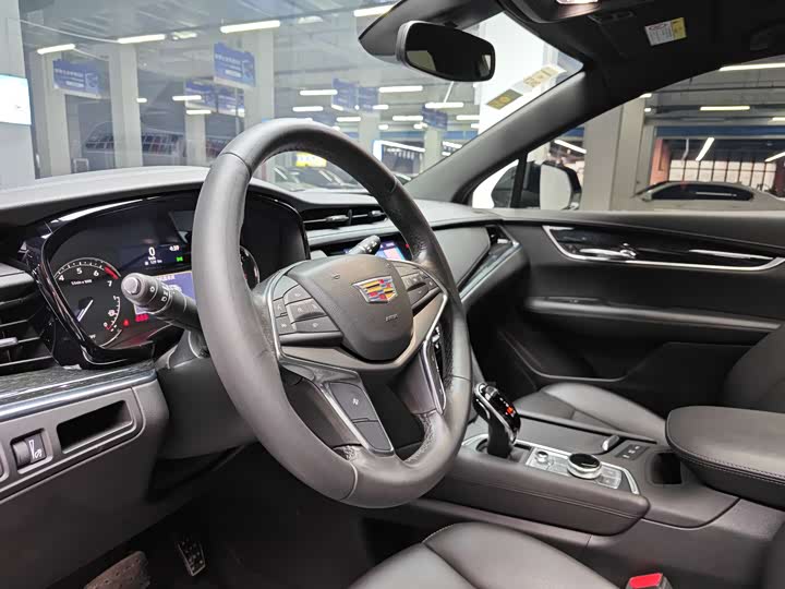 Фото 8 - Cadillac XT5