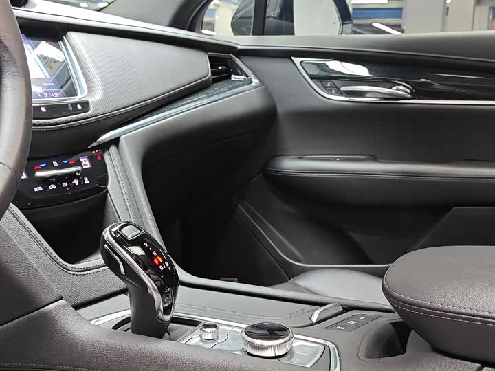 Фото 9 - Cadillac XT5