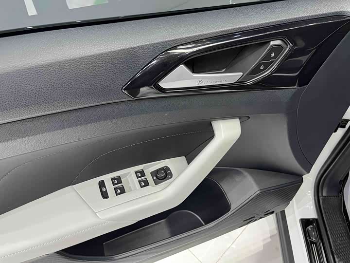 Фото 9 - Volkswagen Tharu