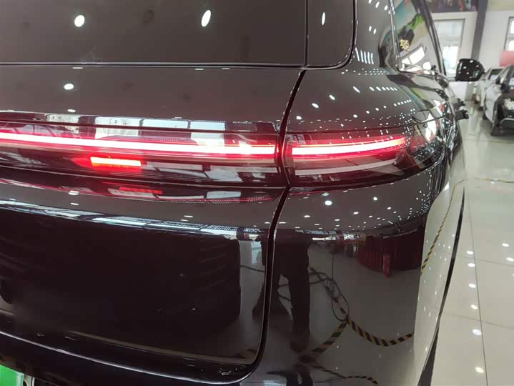 Фото 8 - LiXiang L8