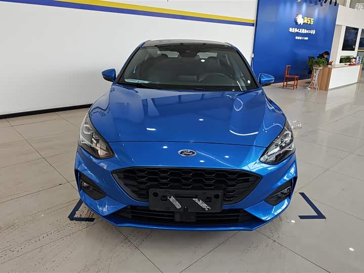 Фото 2 - Ford Focus