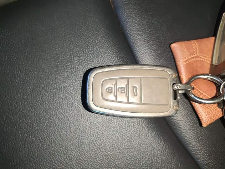 Фото 9 - Toyota RAV4