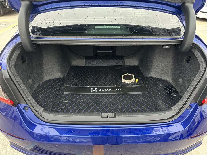 Фото 9 - Honda Accord