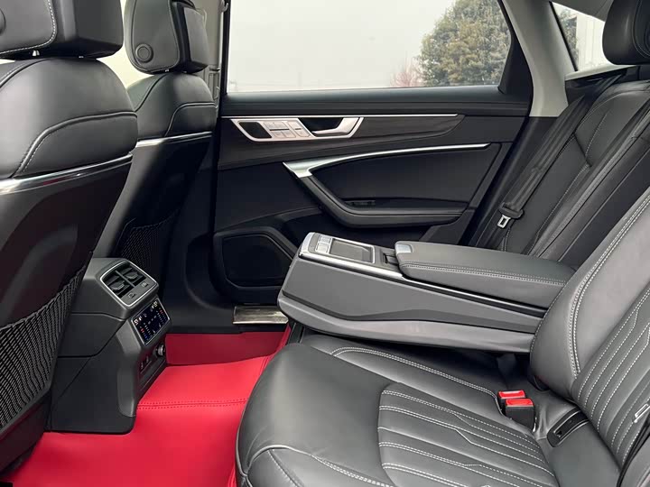 Фото 5 - Audi A6L