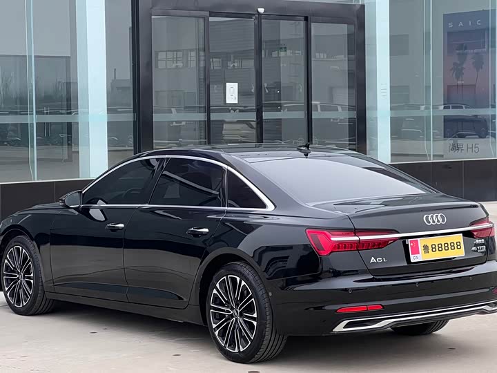 Фото 9 - Audi A6L