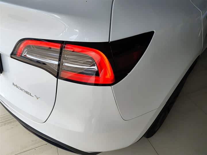 Фото 8 - Tesla Model Y