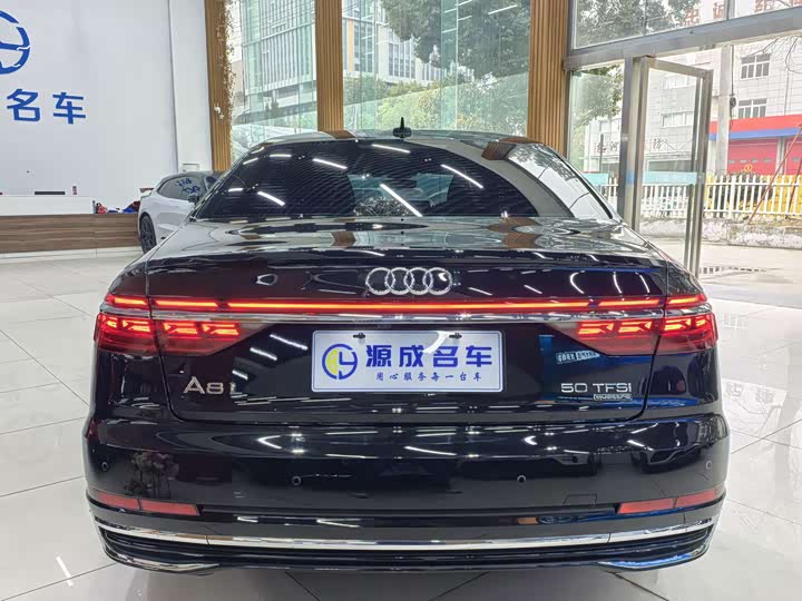 Фото 4 - Audi A8