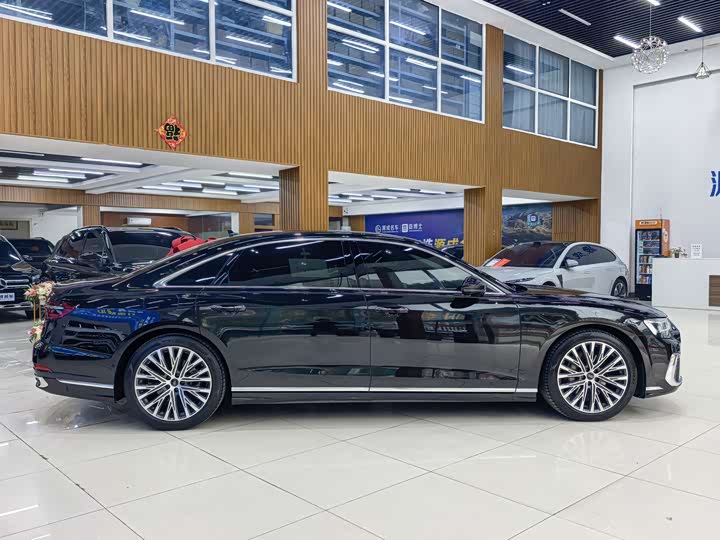 Фото 5 - Audi A8