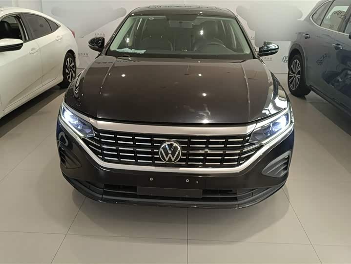 Фото 2 - Volkswagen Passat