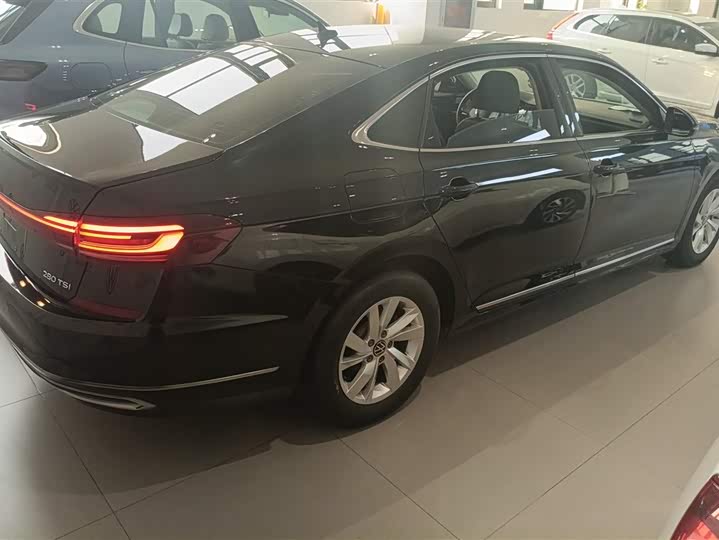 Фото 3 - Volkswagen Passat