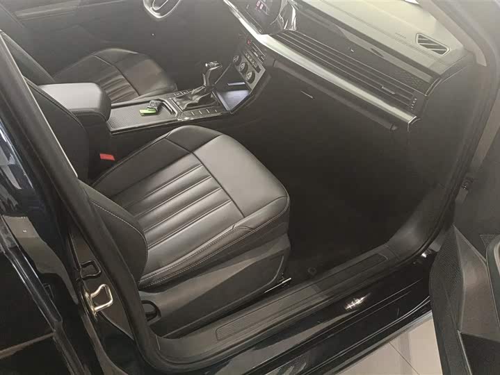 Фото 8 - Volkswagen Passat