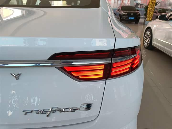 Фото 8 - Geely Preface