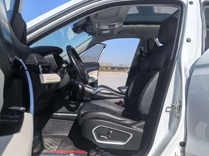 Фото 5 - Geely Atlas