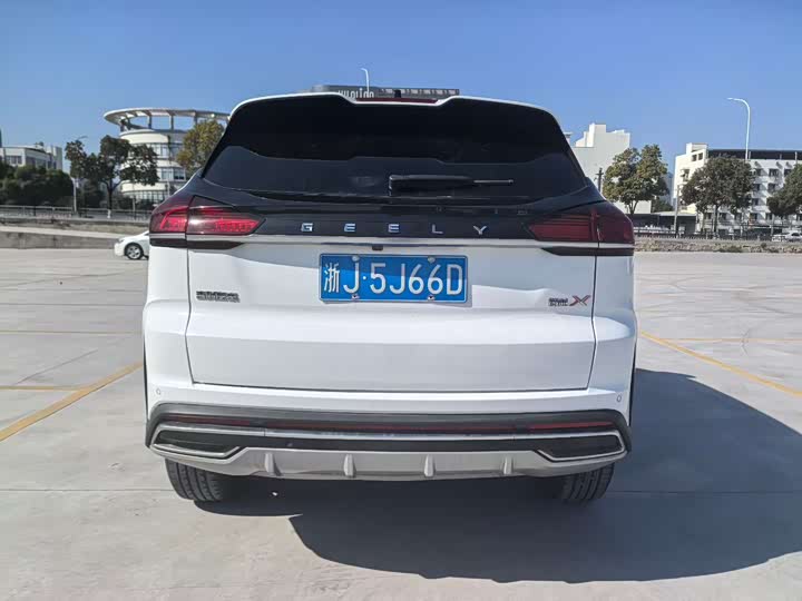 Фото 7 - Geely Atlas
