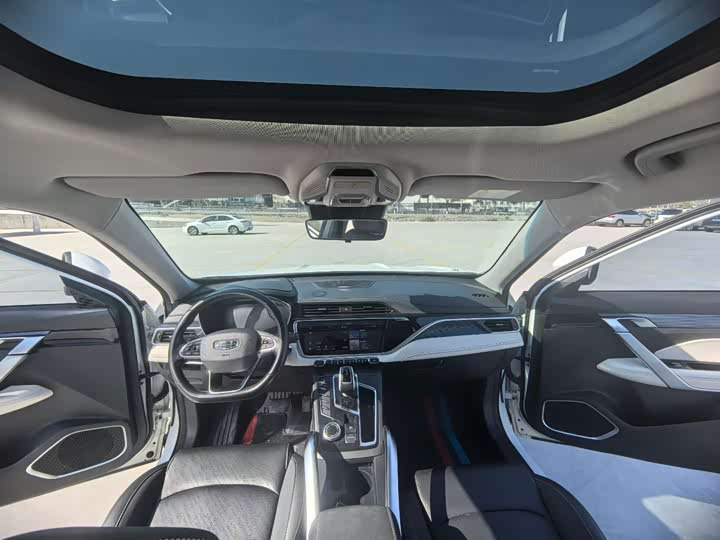 Фото 8 - Geely Atlas