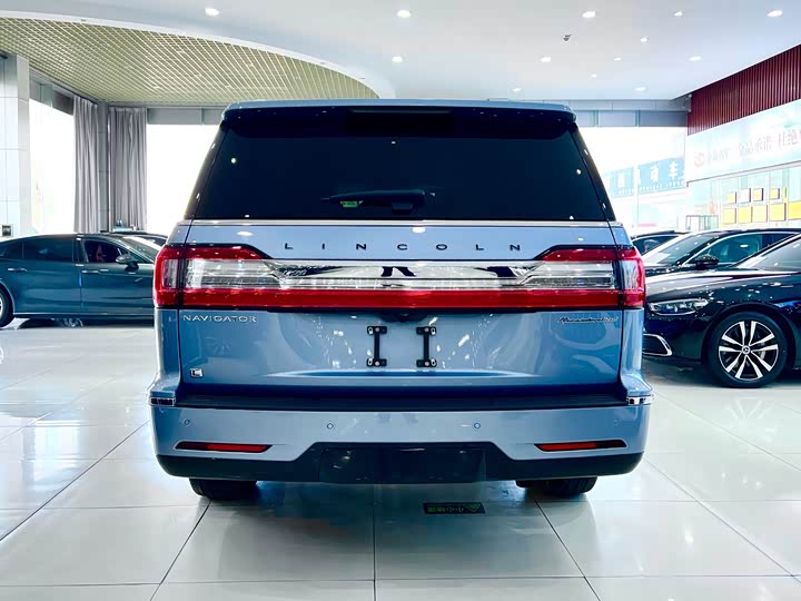 Фото 5 - Lincoln Navigator