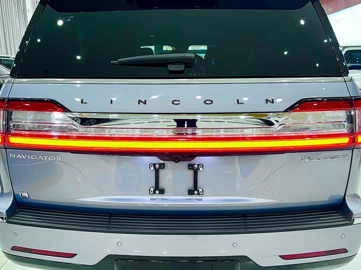 Фото 6 - Lincoln Navigator