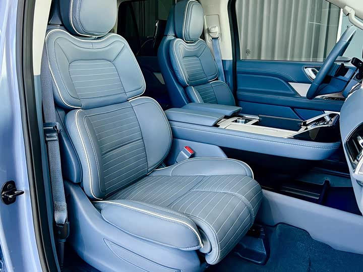 Фото 9 - Lincoln Navigator