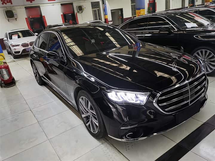 Фото 4 - Mercedes-Benz E-Class