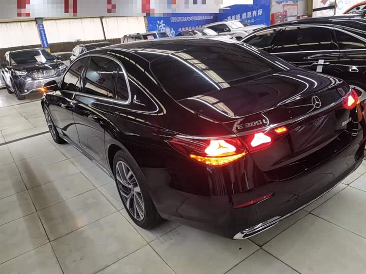 Фото 5 - Mercedes-Benz E-Class