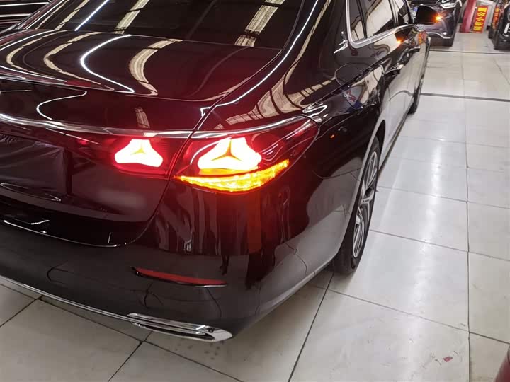 Фото 8 - Mercedes-Benz E-Class