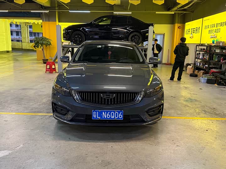 Фото 2 - Geely Preface