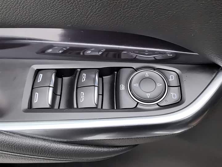 Фото 9 - Cadillac XT4