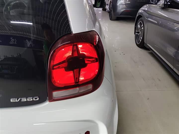 Фото 8 - Roewe Clever