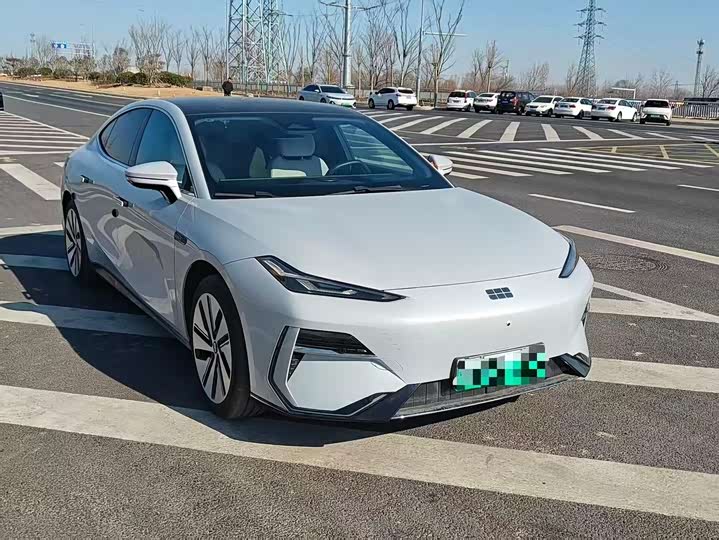 Фото 3 - Geely Galaxy E8