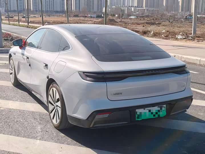 Фото 7 - Geely Galaxy E8