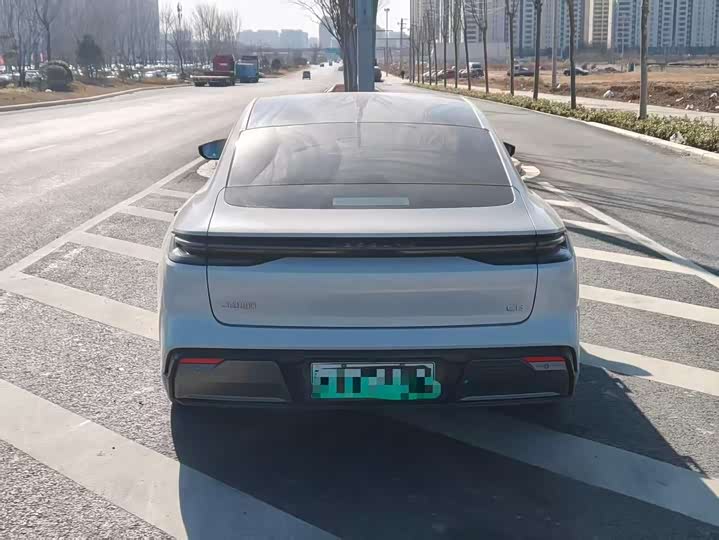 Фото 8 - Geely Galaxy E8