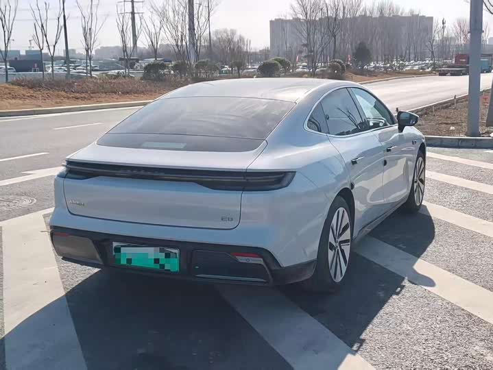 Фото 9 - Geely Galaxy E8