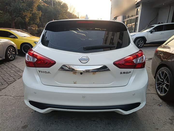 Фото 6 - Nissan Tiida