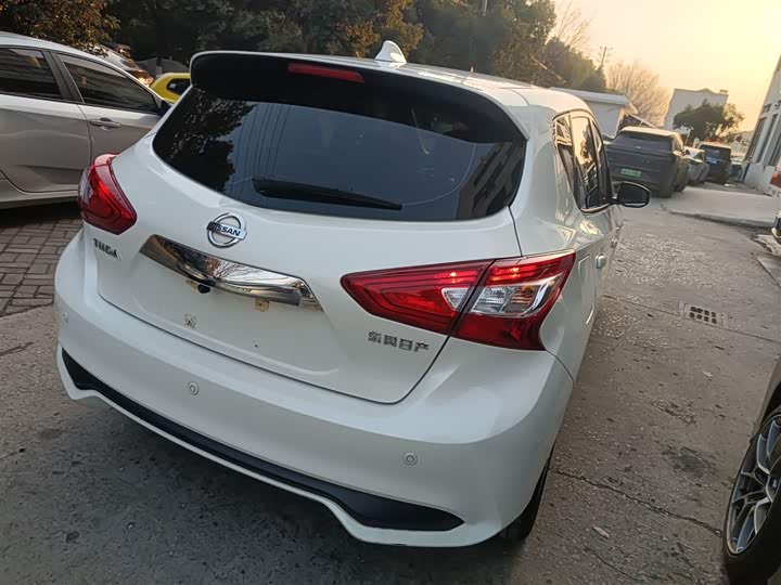 Фото 7 - Nissan Tiida