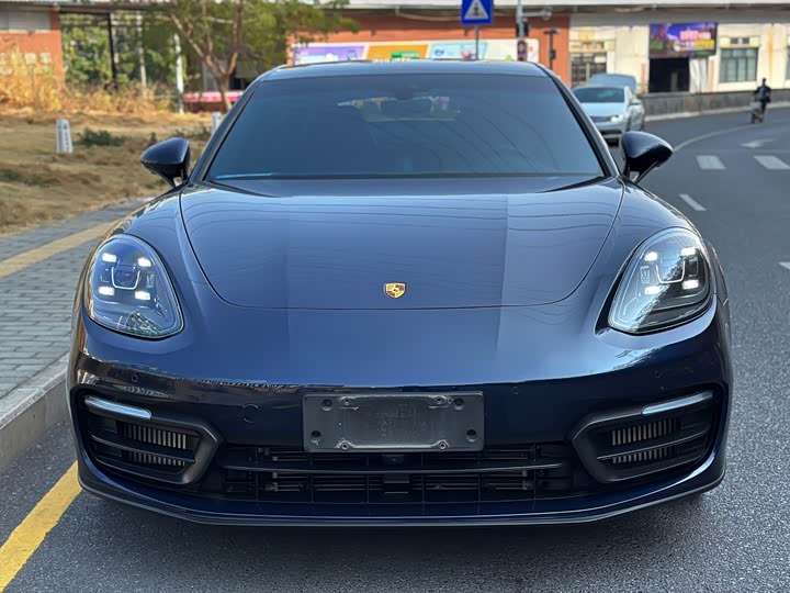 Фото 2 - Porsche Panamera