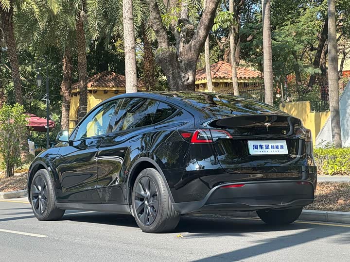 Фото 3 - Tesla Model Y
