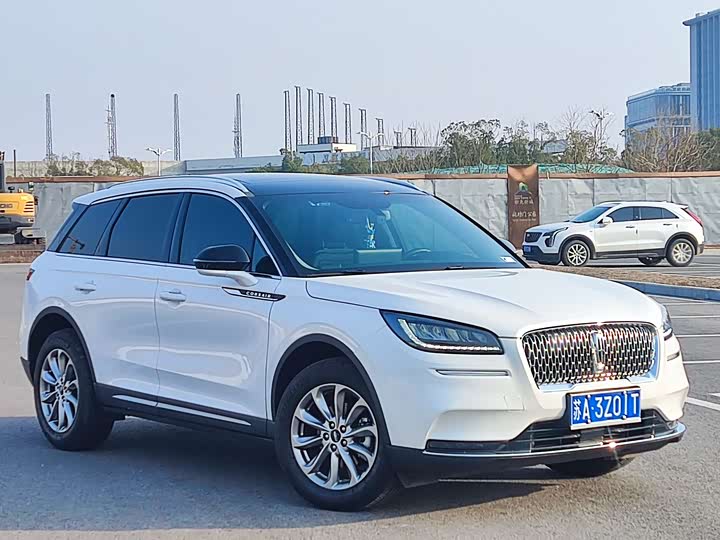 Фото 3 - Lincoln Corsair