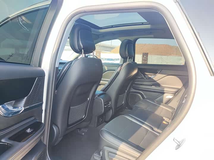 Фото 8 - Lincoln Corsair